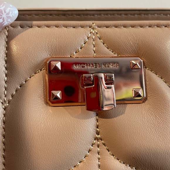 Michael Kors Peyton Quilted purse - Picture 4 of 13